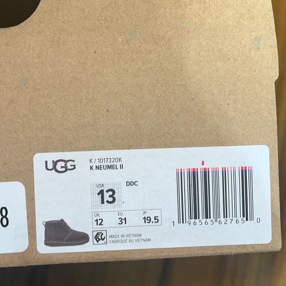 UGG, little kids size 13, Neumel II Boots in Cocoa - Picture 8 of 8